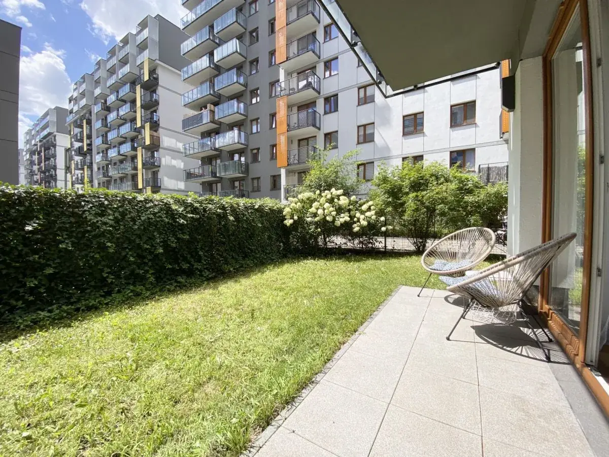 Taras i własny ogródek około 100 m²