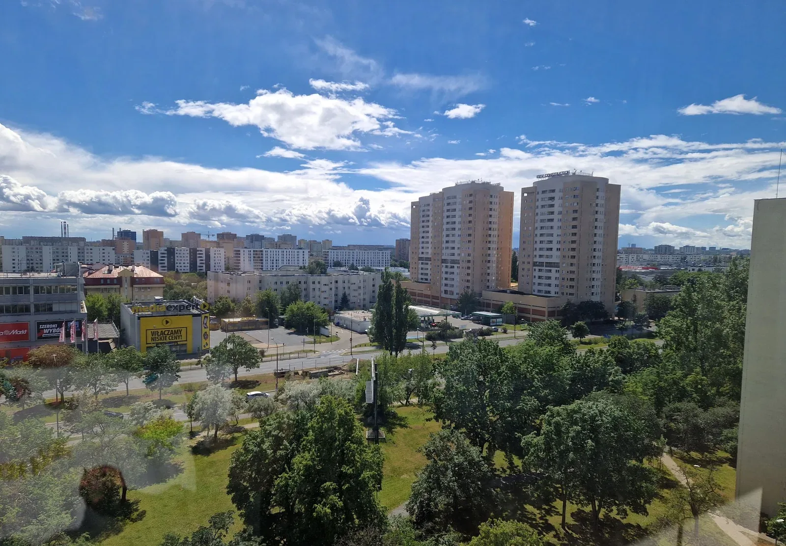 Вид на околицю з 9 поверху